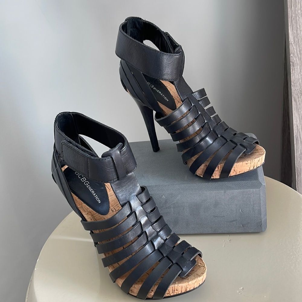 🔥BCBG GENERATION Gerri Black Leather Upper Heels Cork foot‎ bed. Size 6M